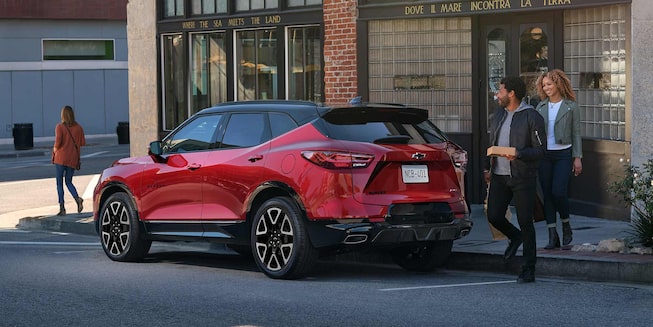 Chevrolet Blazer 2024, camioneta mediana con renovado diseño exterior RS y RS bitono, que muestra su estilo deportivo