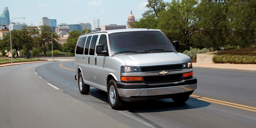 Chevrolet Express Van 2024, camioneta con 401 HP y transmisión automática de 6 velocidades con sobremarcha